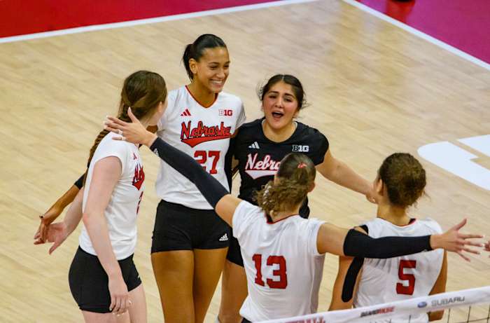 07_Harper Murray, Lexi Rodriguez_VB vs Illinois 1112